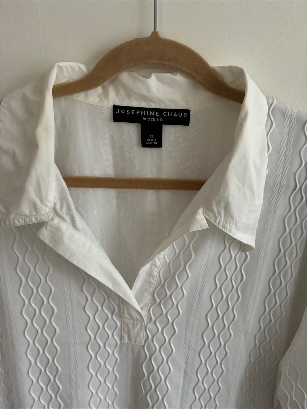 Josephine Chaus White Textured Collared Dress Shirt, long sleeved